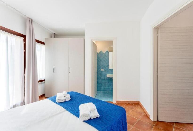 Апартаменты 1 Спальня, Residence With Swimming Pool In Isola Rossa, Just About 2 Km From The Beach La Marinedda