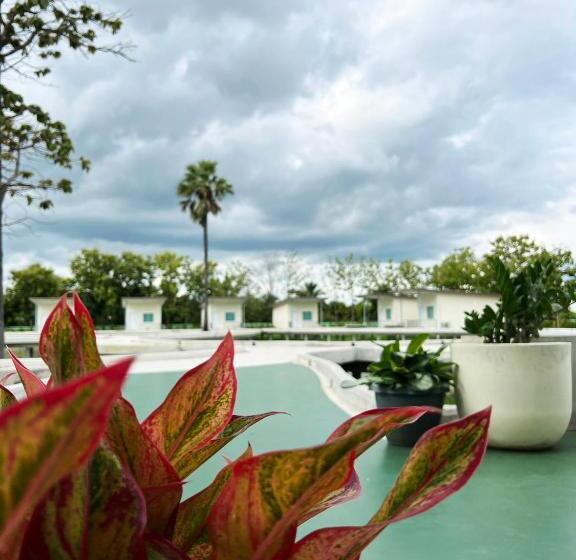 带大床的豪华间, At Pream&chan Resort แอท เปรมแอนด์จันทร์ รีสอร์ท