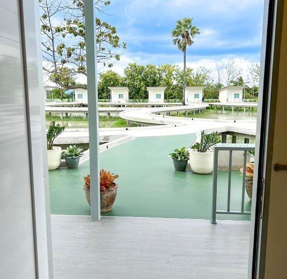 带大床的豪华间, At Pream&chan Resort แอท เปรมแอนด์จันทร์ รีสอร์ท