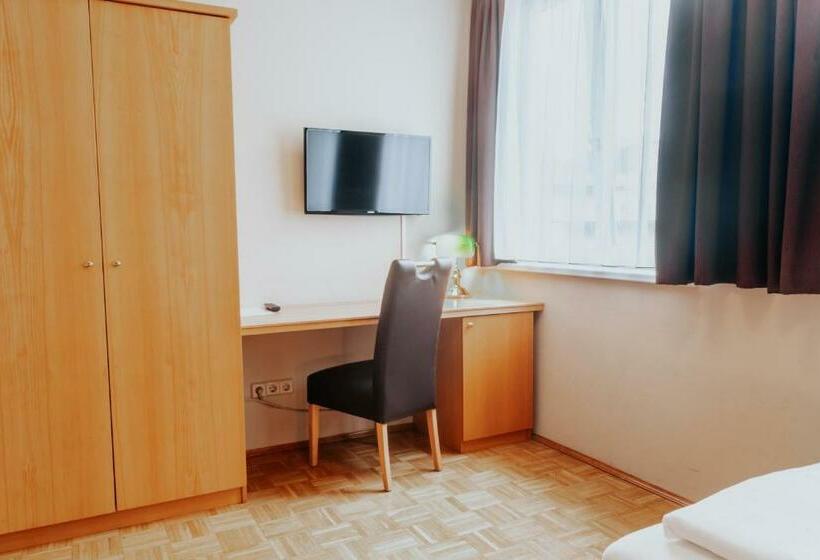 스탠다드 룸, Am Kapuzinerplatz