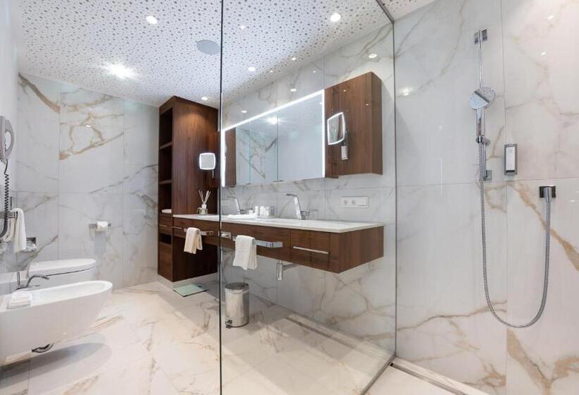 اتاق لوکس, Trofana Royal 5 Sterne Superior Resort