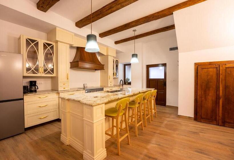 سوییت خانوادگی, Casa Maya Transilvania