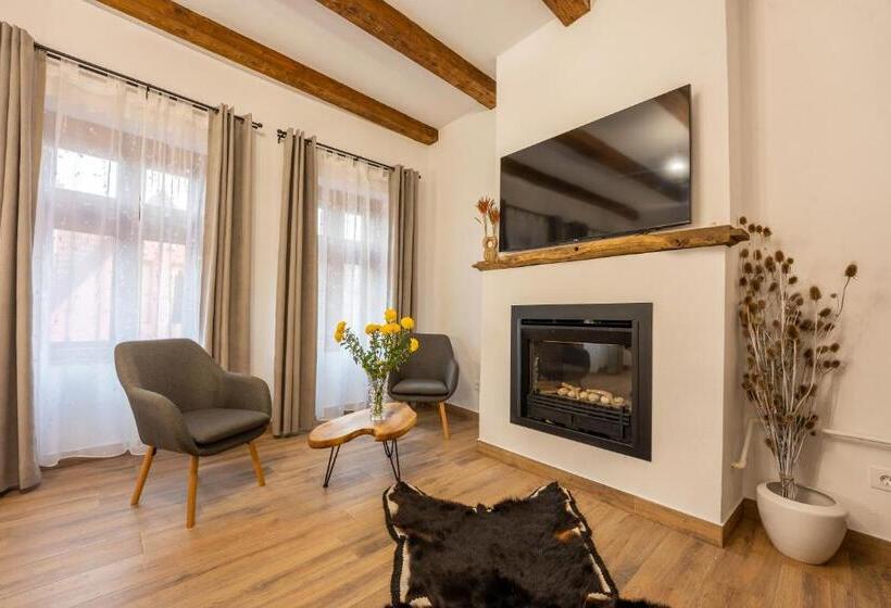 سوییت خانوادگی, Casa Maya Transilvania