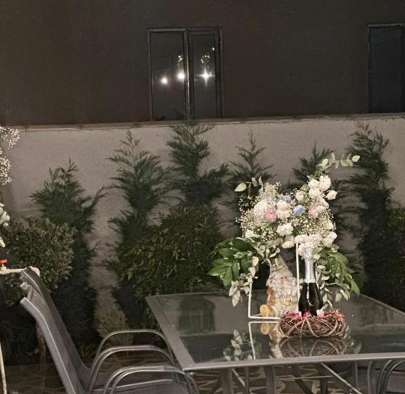 اتاق لوکس, Larda Tbilisi