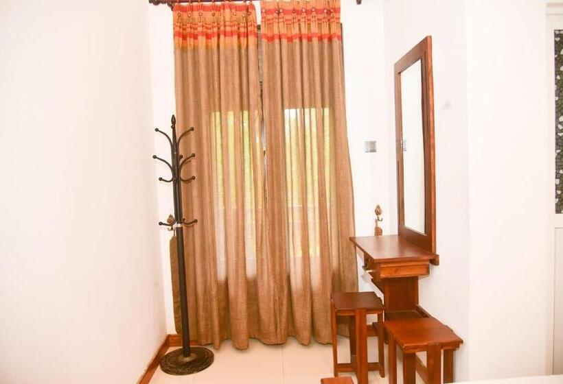 اتاق لوکس, Harambathenna Resort