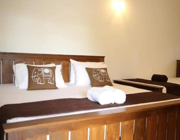 اتاق لوکس خانوادگی, Harambathenna Resort