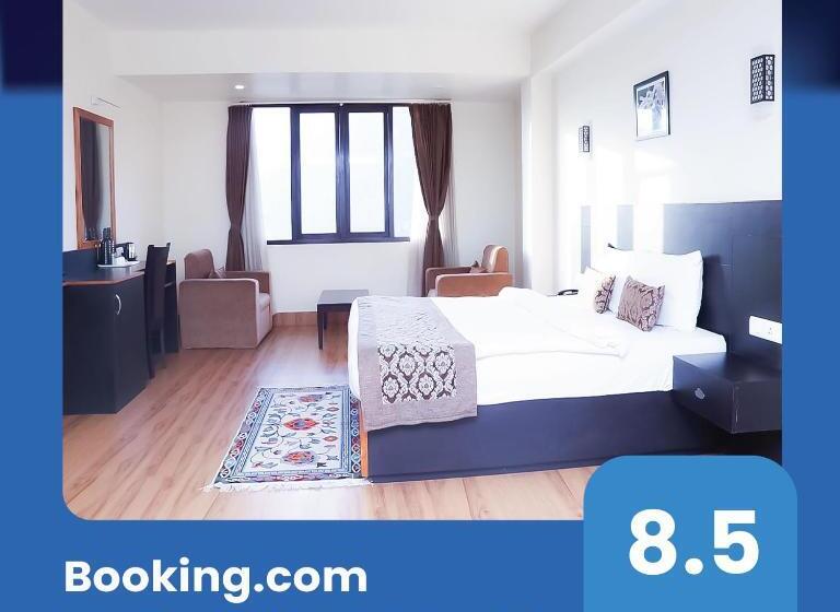 اتاق لوکس, Roomshala Bhumzang Hotel   Amazing View