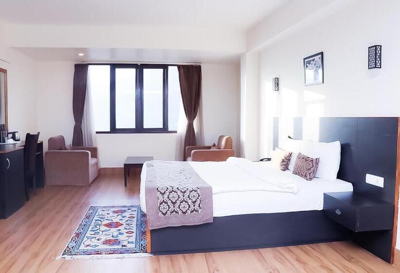 اتاق لوکس, Roomshala Bhumzang Hotel   Amazing View