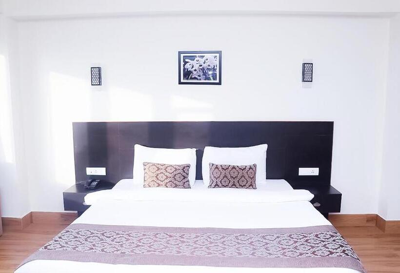 اتاق لوکس, Roomshala Bhumzang Hotel   Amazing View