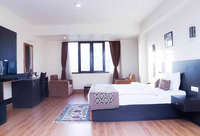 اتاق لوکس, Roomshala Bhumzang Hotel   Amazing View