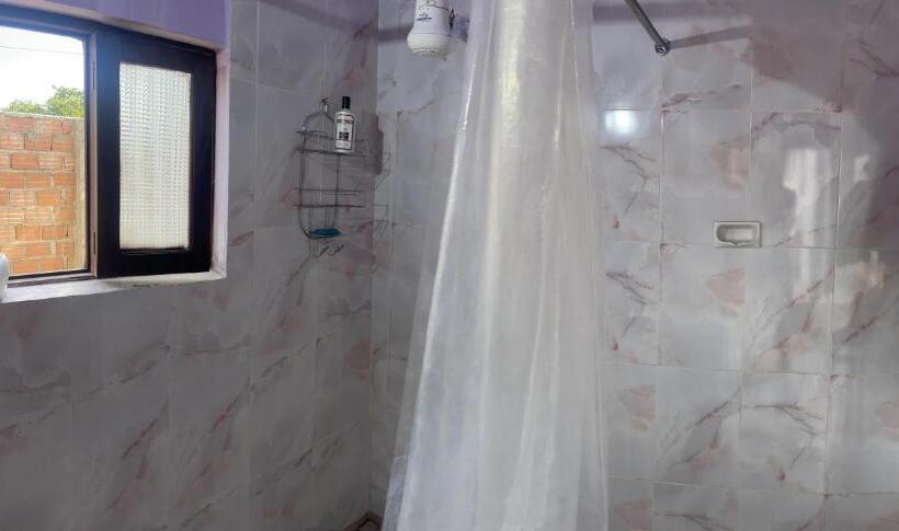 اتاق اکونومی, El Pueblito