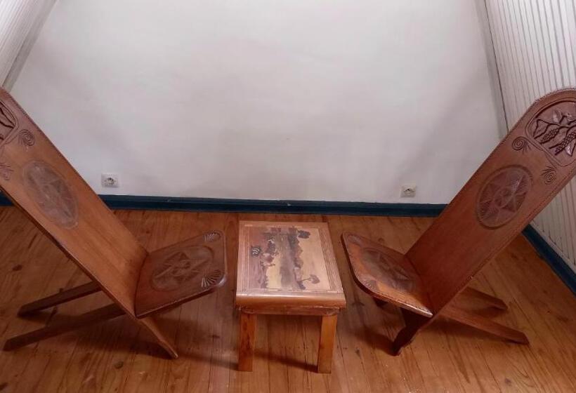 ویلای استاندارد با چشم‌انداز باغ, Le Castel Des Seigneurs