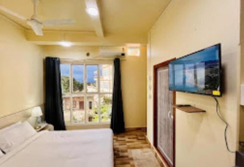 스탠다드 룸 킹사이즈 침대, Aizawl Guest House, Aizwal
