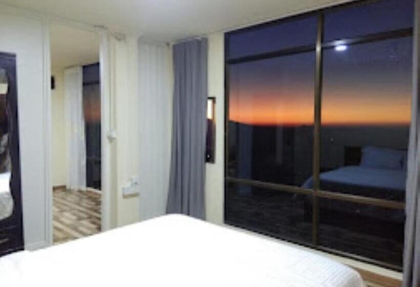 발코니 디럭스 룸, Aizawl Guest House, Aizwal
