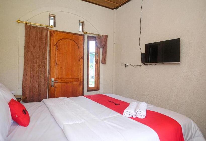 Номер Deluxe, Reddoorz Syariah @ Jalan Dieng Wonosobo 2