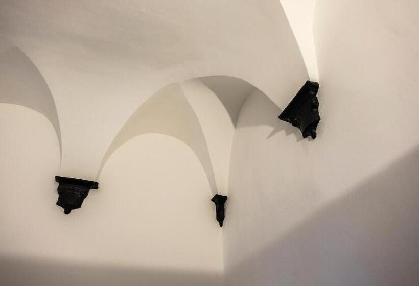 اتاق سوپریور با تخت بزرگ, Archivolto Del Teatro
