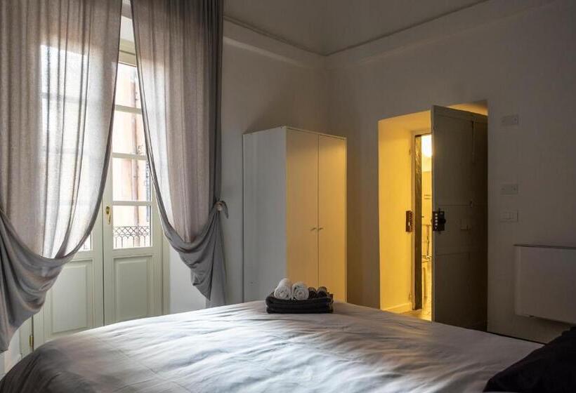 اتاق استاندارد با تخت بزرگ, Archivolto Del Teatro