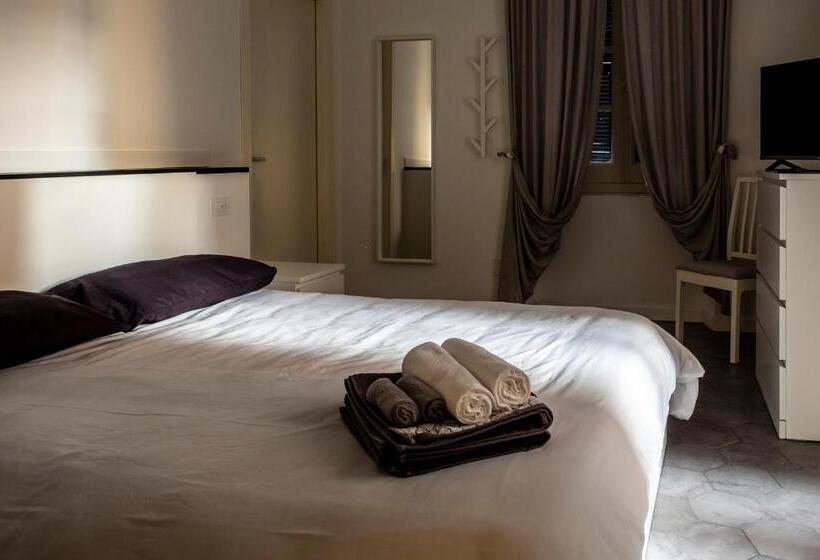 اتاق استاندارد با تخت بزرگ, Archivolto Del Teatro
