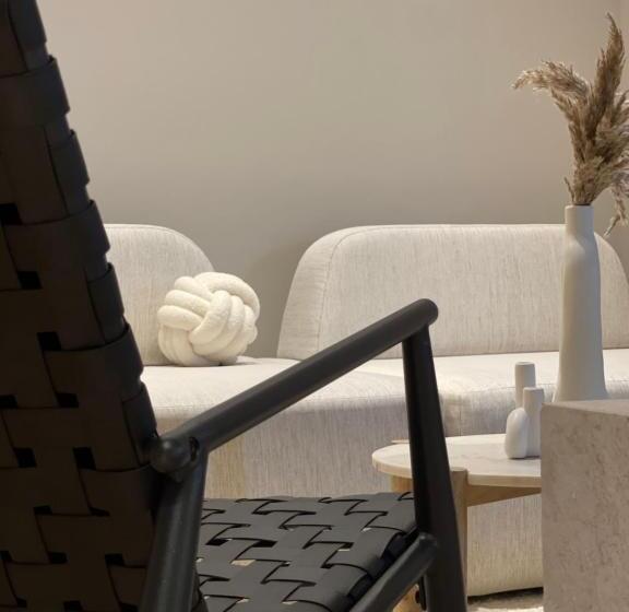 1 Bedroom Penthouse Apartment, Square Inn Garden Apart