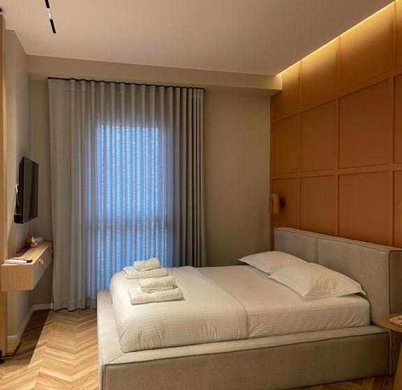 Deluxe Suite King Bed, Square Inn Garden Apart
