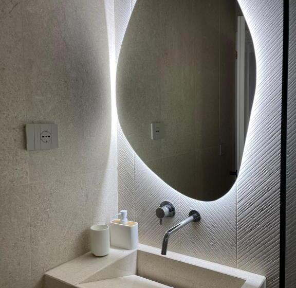 1 Bedroom Penthouse Apartment, Square Inn Garden Apart