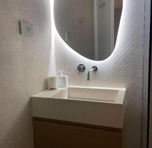 1 Bedroom Penthouse Apartment, Square Inn Garden Apart