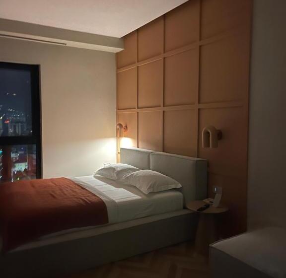 Deluxe Suite King Bed, Square Inn Garden Apart