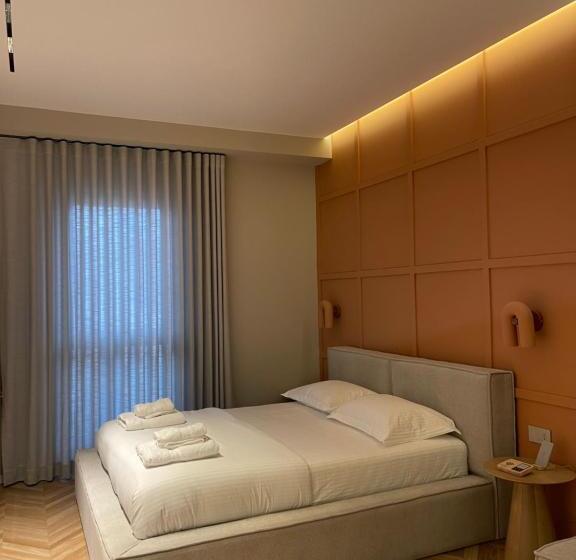 Deluxe Suite King Bed, Square Inn Garden Apart