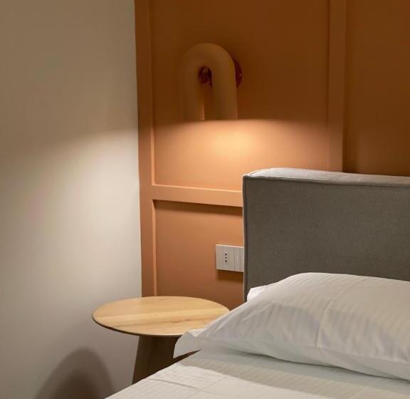 Deluxe Suite King Bed, Square Inn Garden Apart