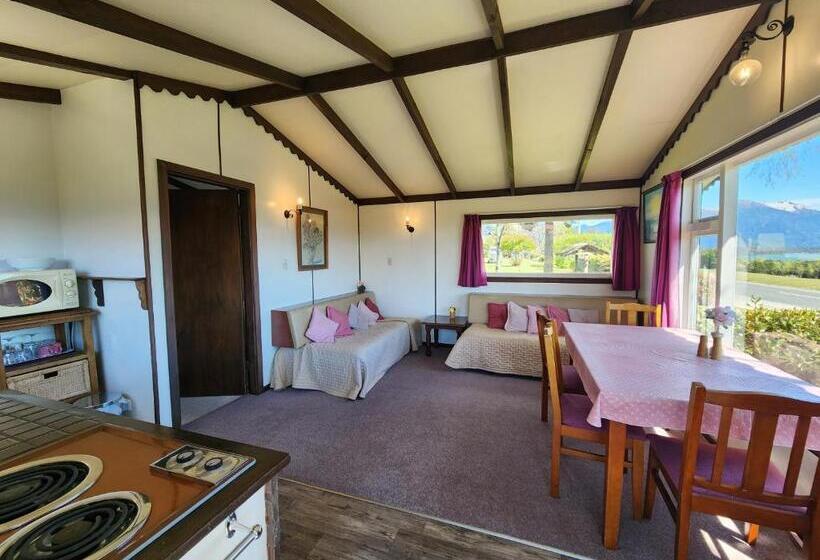 Номер Стандарт Вид на Озеро, Manapouri Holiday Park