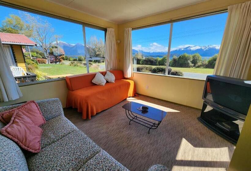 Семейный Номер, Manapouri Holiday Park
