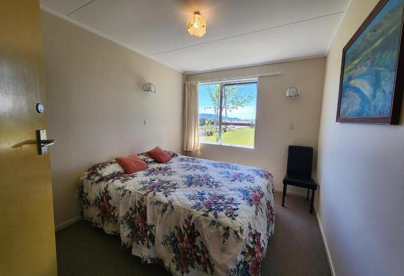 Хижина, Manapouri Holiday Park