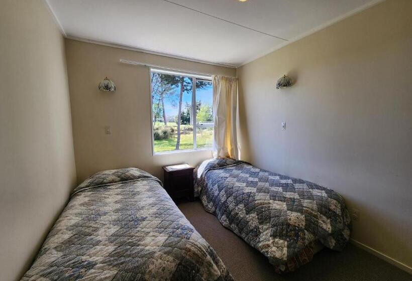 Хижина, Manapouri Holiday Park