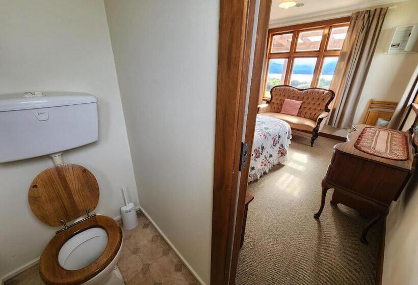 Бунгало Стандарт 3 Спальни, Manapouri Holiday Park