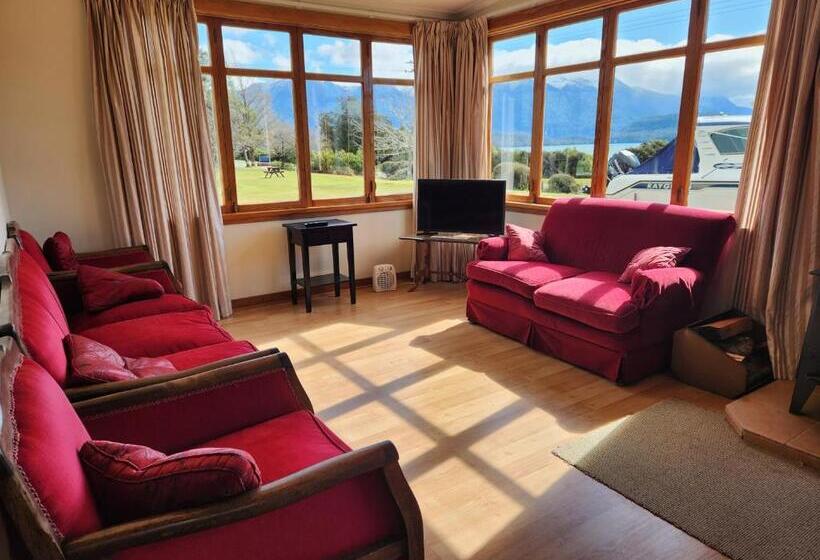 Бунгало Стандарт 3 Спальни, Manapouri Holiday Park