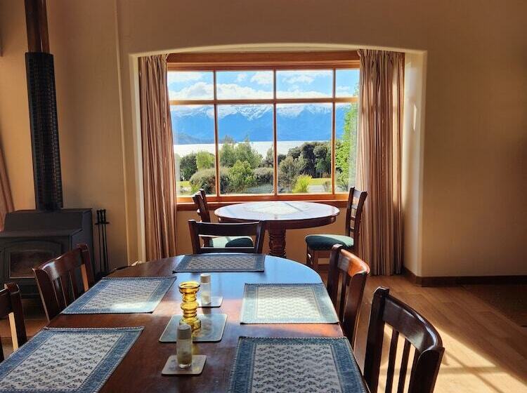 Хижина, Manapouri Holiday Park