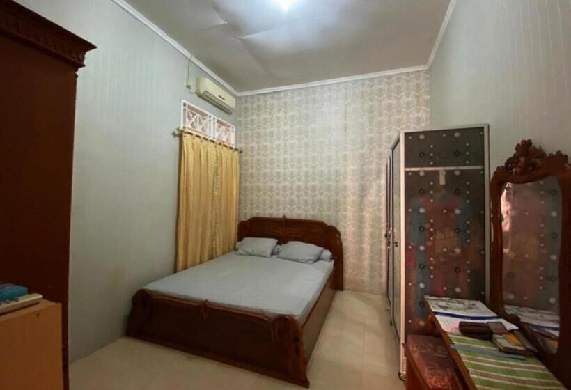 Номер Deluxe, Oyo 93292 Raudhatul Husna Homestay Syariah