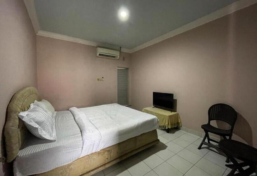 Номер Deluxe, Oyo 93292 Raudhatul Husna Homestay Syariah