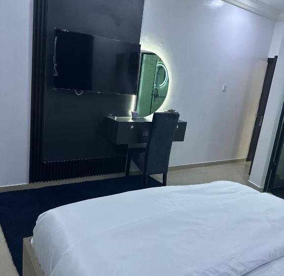 Deluxe Suite King Bed, Flowers