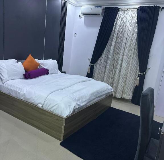 Deluxe Suite King Bed, Flowers