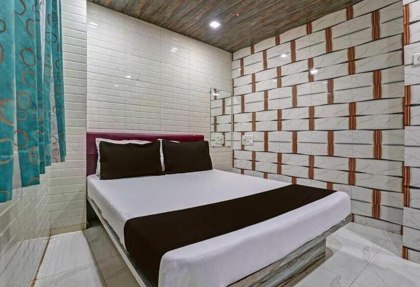 חדר קלאסי לשלושה, Taj Lodging