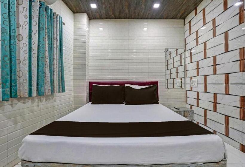 חדר קלאסי לשלושה, Taj Lodging