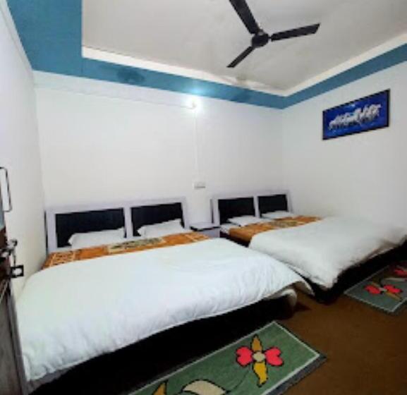 스탠다드 트리플 룸, White House Resort, Ukhimath