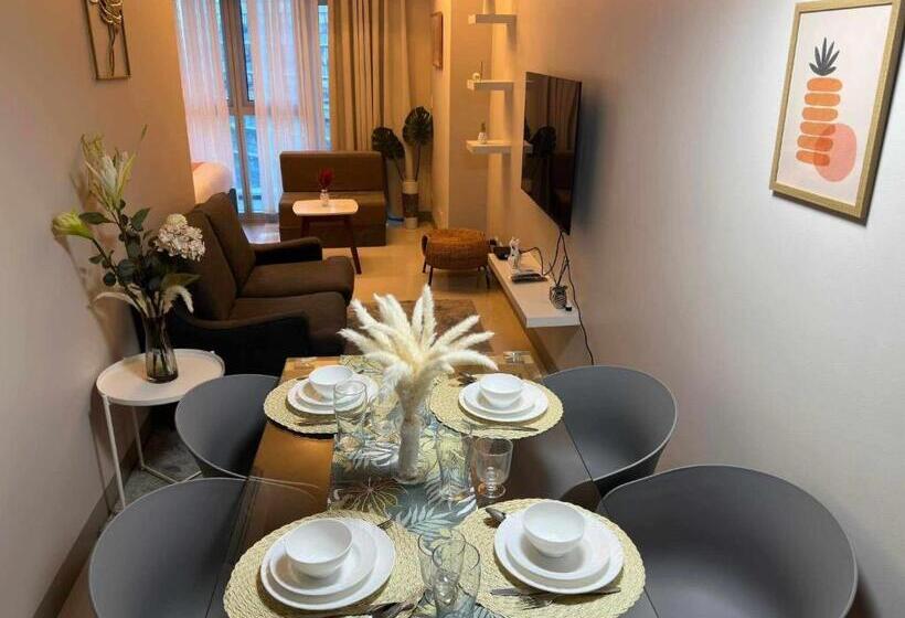 سوئیت با بالکن, Newpointe Suite