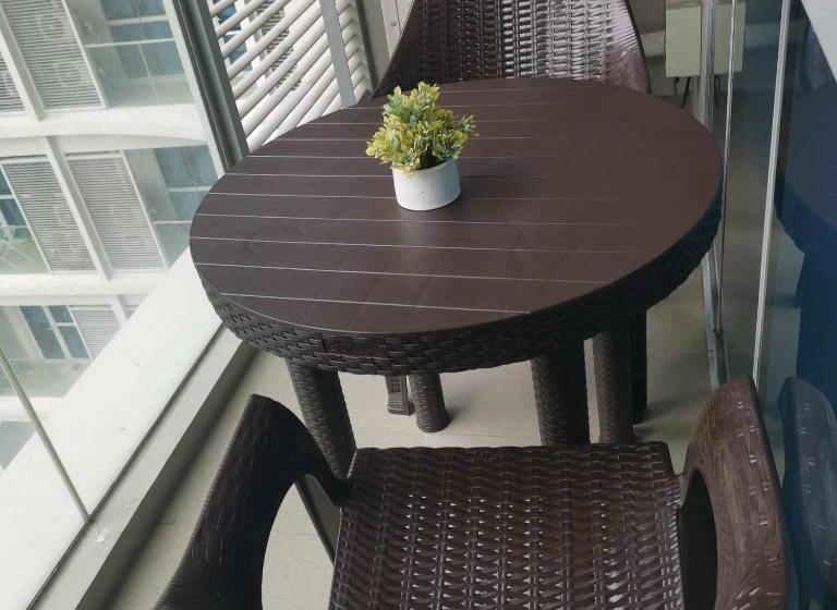 سوئیت با بالکن, Newpointe Suite
