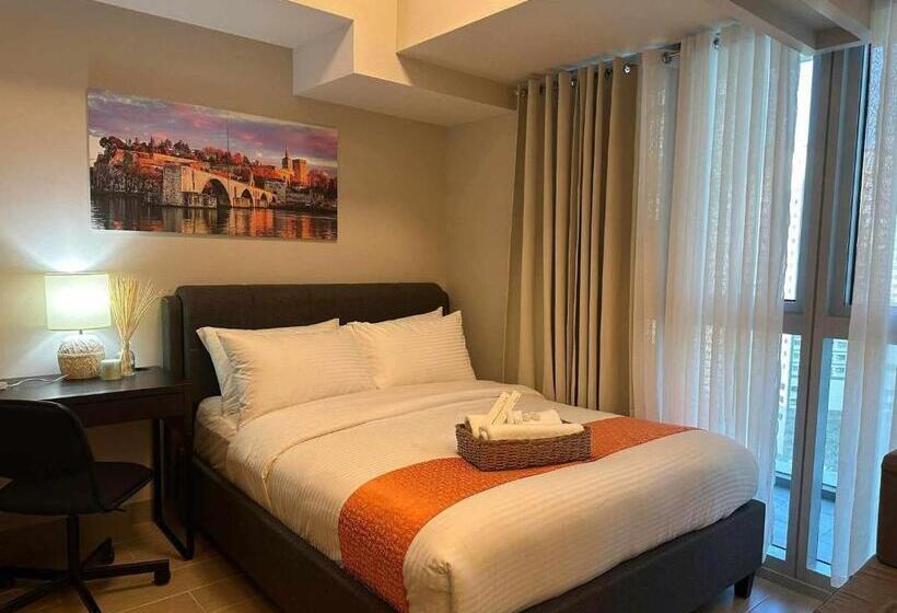 سوئیت با بالکن, Newpointe Suite