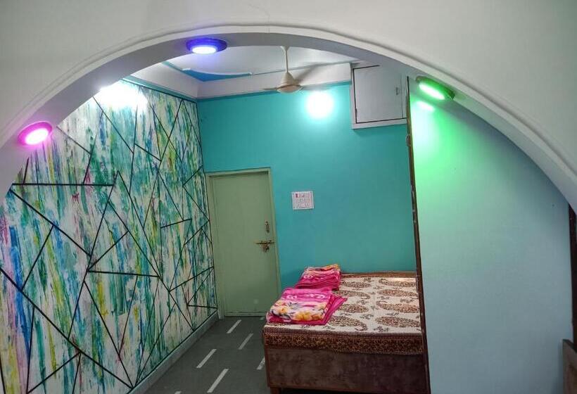 חדר משפחתי, Shree Shiv Tara Guest House