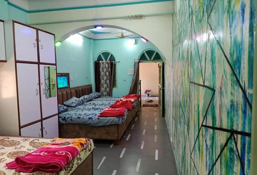 חדר משפחתי, Shree Shiv Tara Guest House