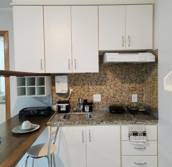 Четырехместный Номер Стандарт с Балконом, Aconchegante Flat Part Premier