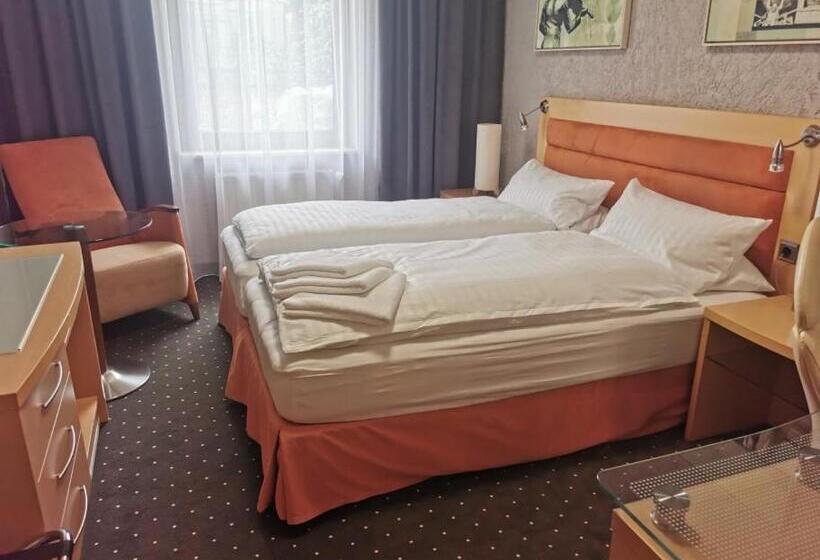 Номер Стандарт, Alter Hof